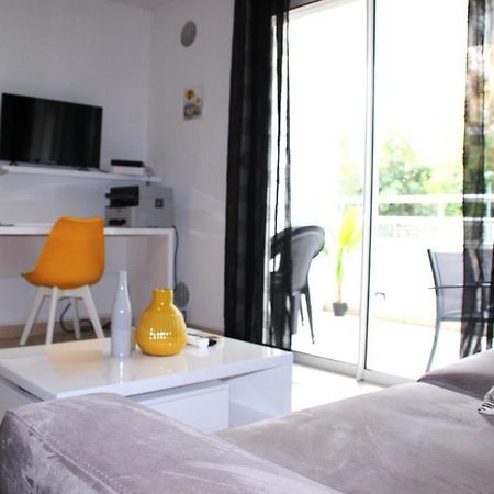Studio Moderne, Centre-Ville, Au Calme, Parking Prive La Possession Exterior photo