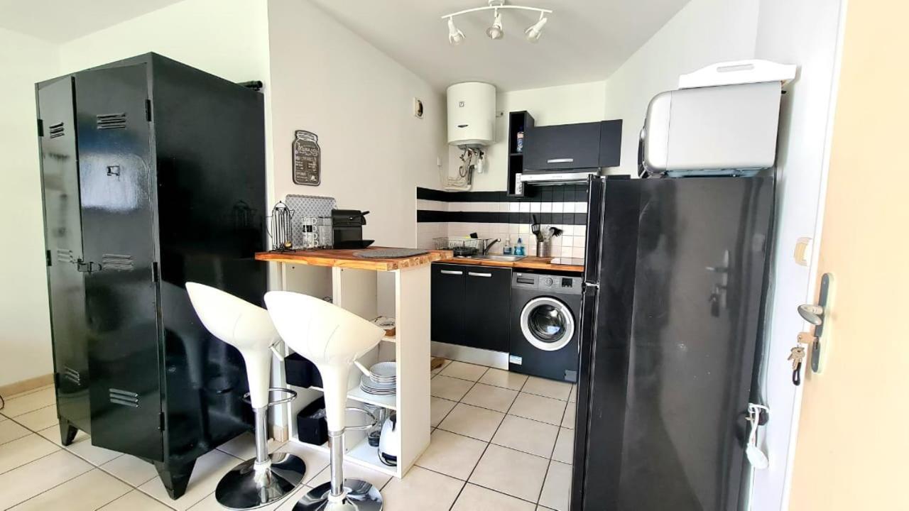 Studio Moderne, Centre-Ville, Au Calme, Parking Prive La Possession Exterior photo